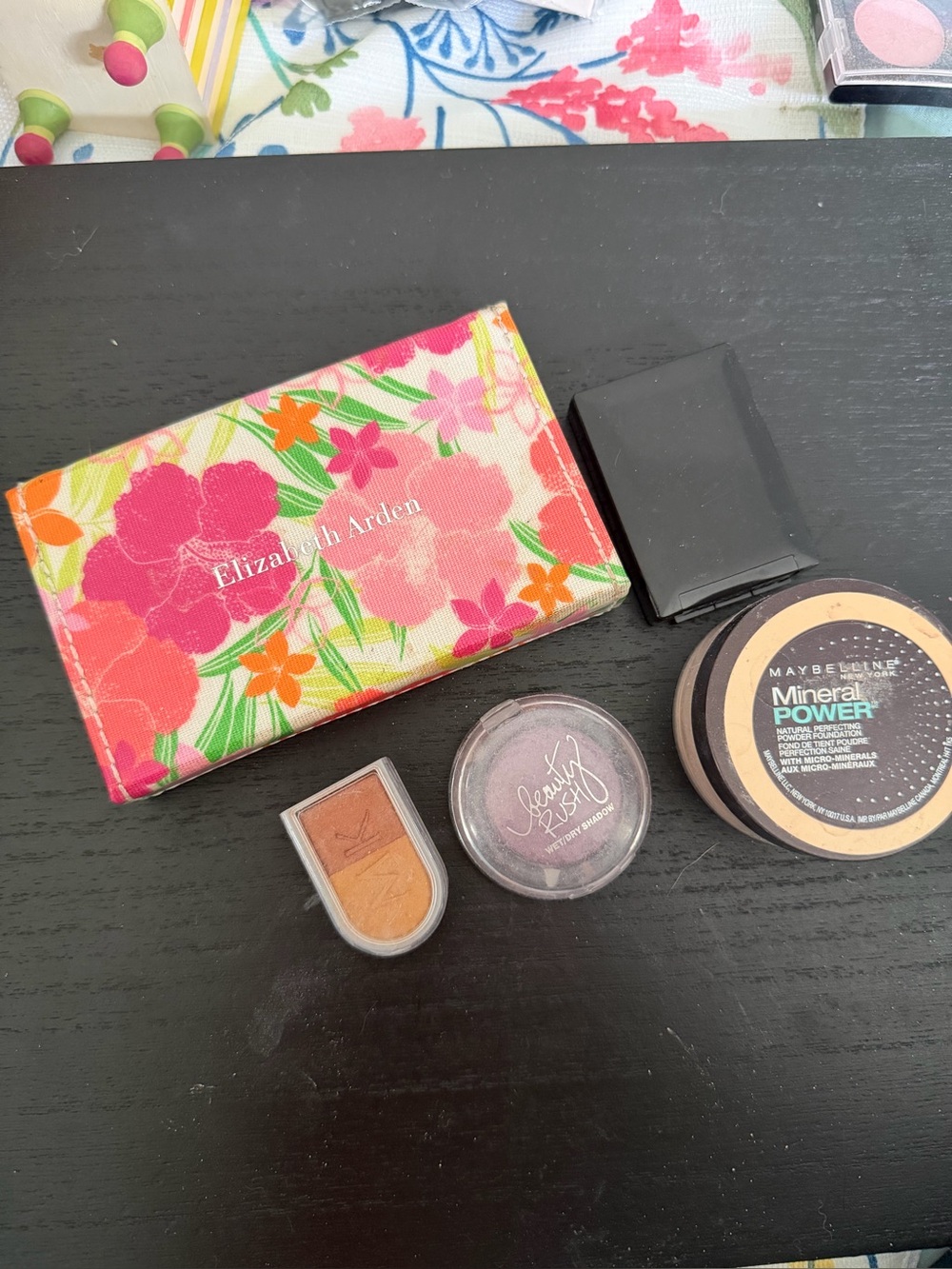 Elizabeth Arden Floral Pink Orange Eyeshadow Palette with Beige Powder